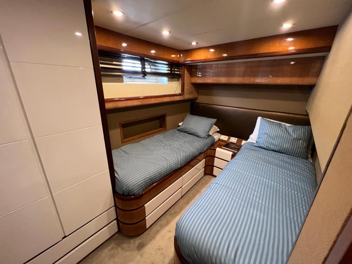 Отель Yacht 20Metros Сан-Адриан-де-Бесос Экстерьер фото