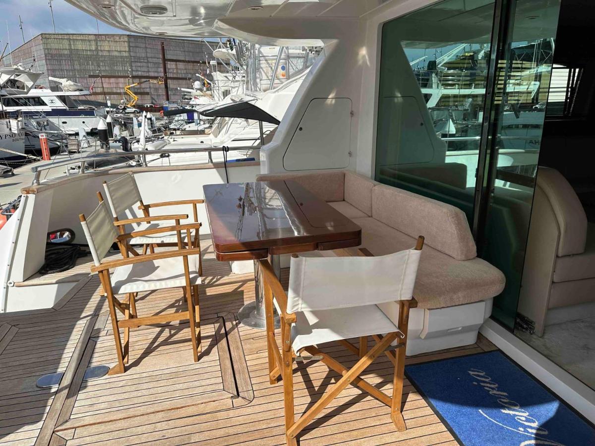 Отель Yacht 20Metros Сан-Адриан-де-Бесос Экстерьер фото