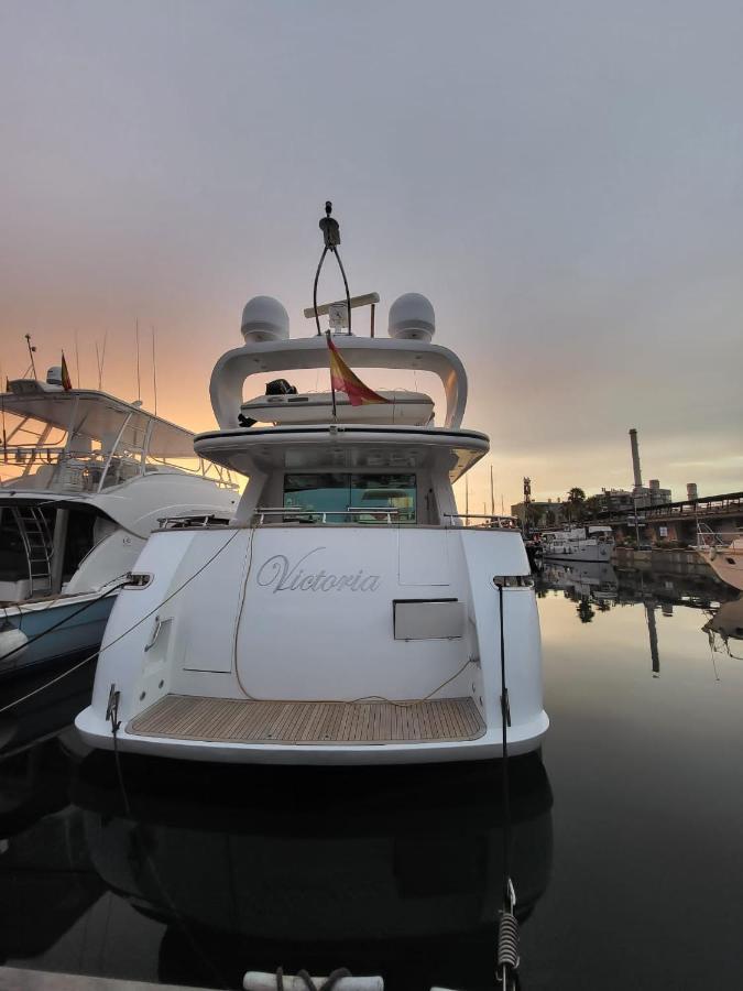 Отель Yacht 20Metros Сан-Адриан-де-Бесос Экстерьер фото