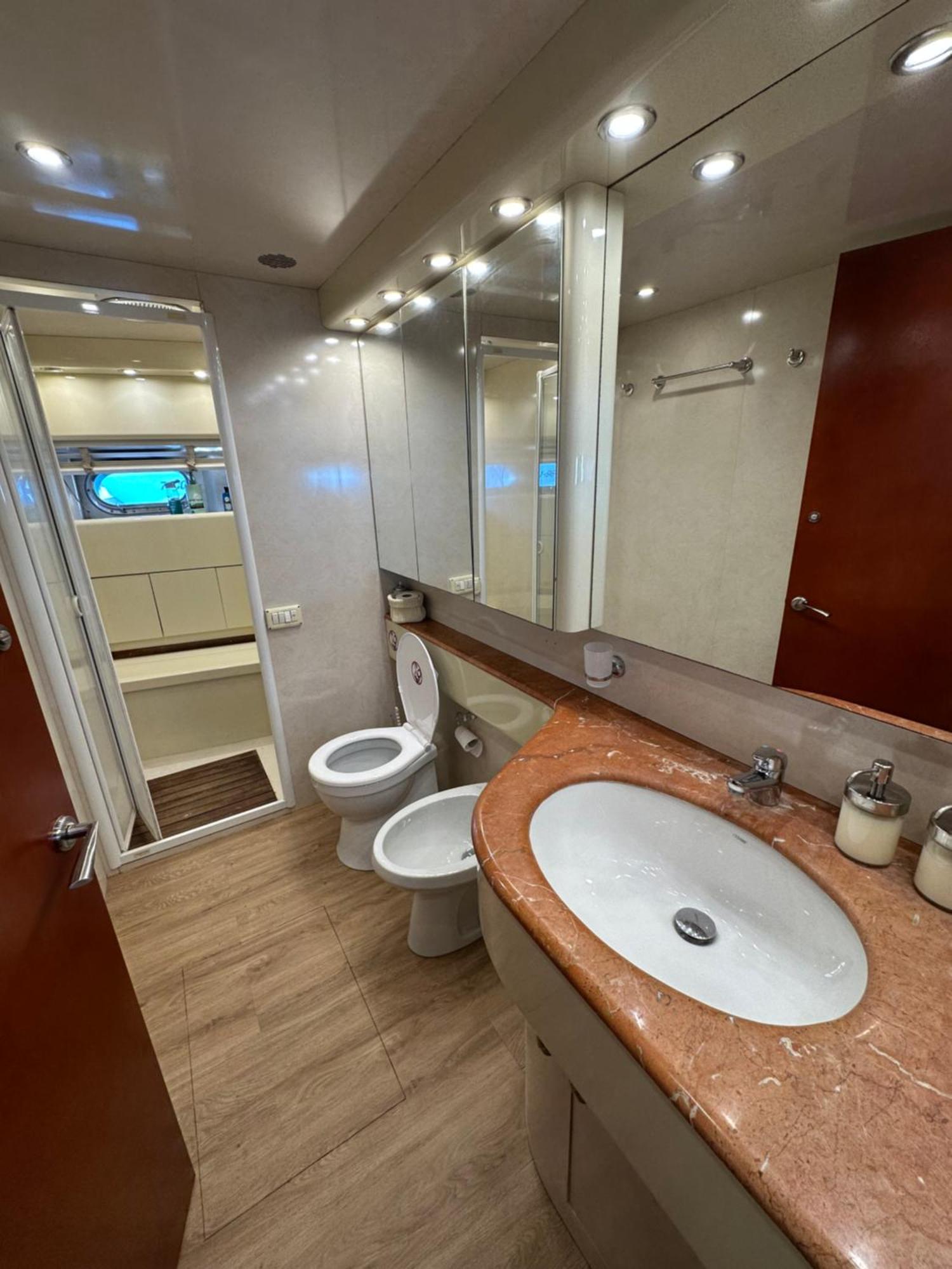 Отель Yacht 20Metros Сан-Адриан-де-Бесос Экстерьер фото